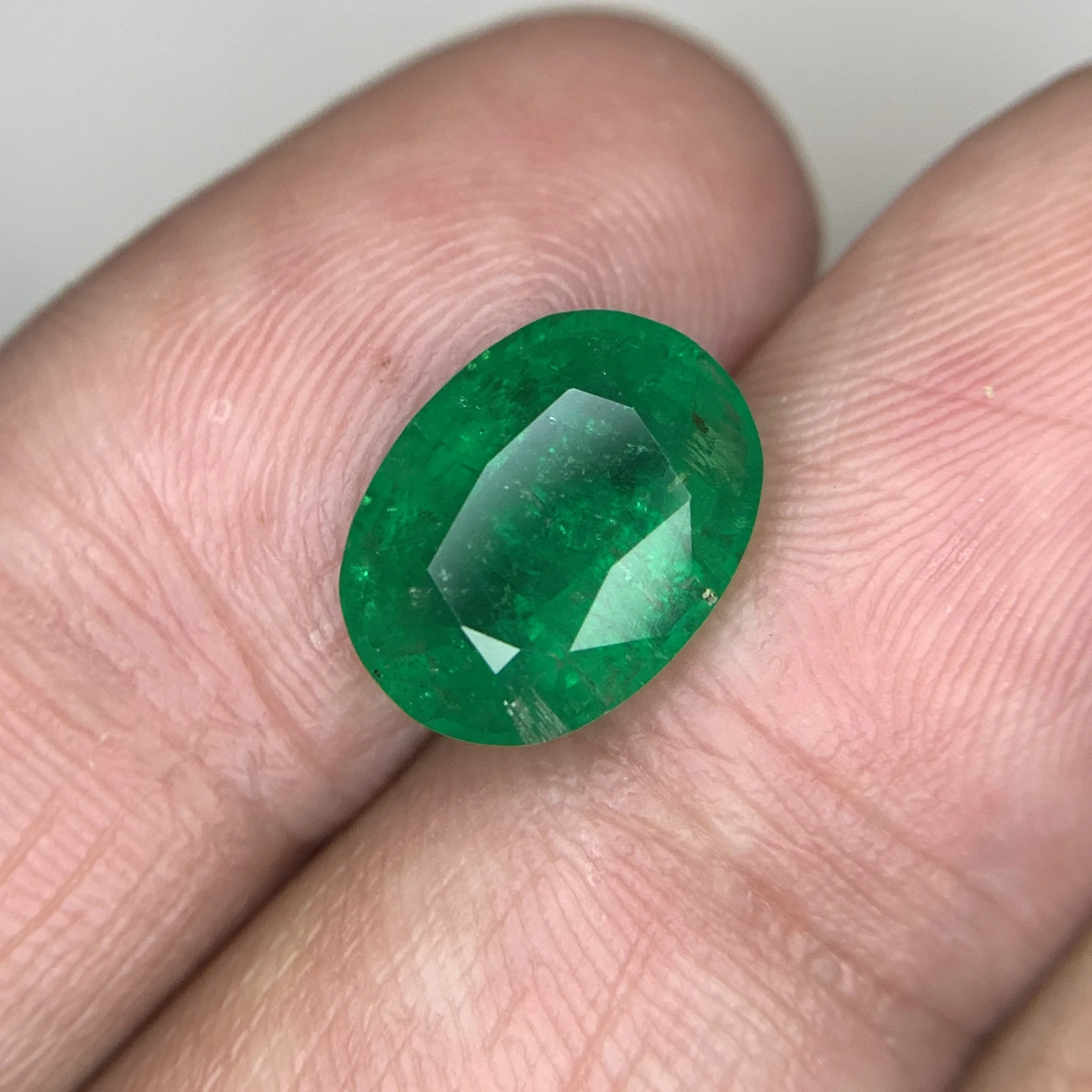 Natural 4.70 Carat Vivid Green Emerald Zambia Faceted Loose Gemstone — view 12